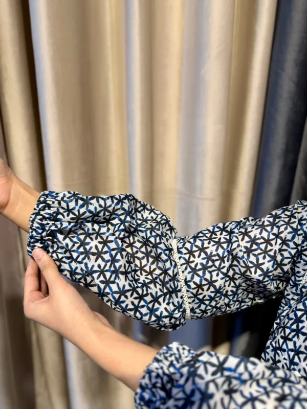 Maxi dress sleeves style